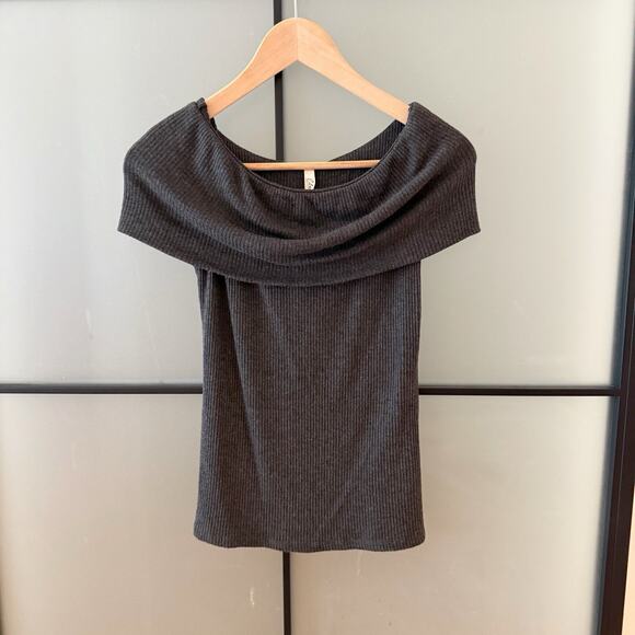 Elan Off Shoulder Top Size M Knit Ribbed Sweater Gray Anthropologie NWT USA - Picture 2 of 7